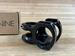 Industry-nine Industry Nine A35 Vorbau Schwarz 40mm 14 Industry-nine Industry Nine A35 Vorbau Schwarz 40mm -Reverse Verkäufe IMG 9915 1383d19b f336 4ed2 9900 b21af88f5a4f