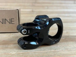 Industry-nine Industry Nine A35 Vorbau Schwarz 40mm 13 Industry-nine Industry Nine A35 Vorbau Schwarz 40mm -Reverse Verkäufe IMG 9916 d92d50f7 a17d 47ed 9e15 2f0f0c5a2845