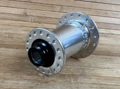 Industry-nine Industry Nine Hydra Classic Boost 6B Vorderradnabe Silber 32 Loch 110x15 -Reverse Verkäufe IMG 9933 77bac5f4 dc8b 4af5 a3de 5c41382dc88c