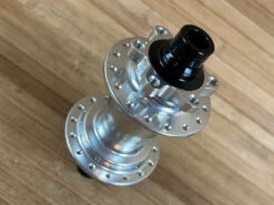 Industry-nine Industry Nine Hydra Classic Boost 6B Hinterradnabe Silber 148x12 / 32 Loch XD -Reverse Verkäufe IMG 9937 23e93fa6 c7aa 43af 9fe6 b5a5ba25b0fb