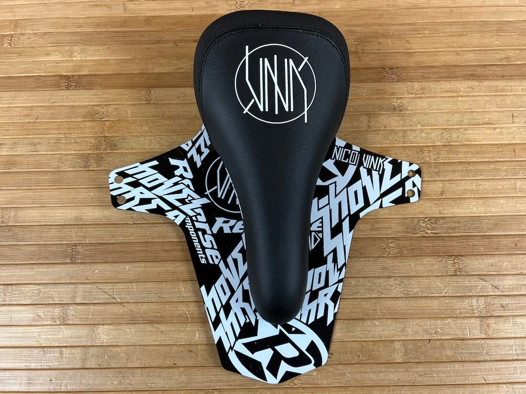 Reverse Nico Vink - Signature Series Sattel (Schwarz / Weiß) Inkl. Mudguard 2 Reverse Nico Vink - Signature Series Sattel (Schwarz / Weiß) Inkl. Mudguard