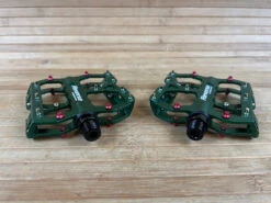 Reverse Components Escape Plattformpedale / Pedale Dunkelgrün 10 Reverse Components Escape Plattformpedale / Pedale Dunkelgrün -Reverse Verkäufe IMG 9990 ed5555fc 1446 43b3 a037 4a6a1dea7ba9