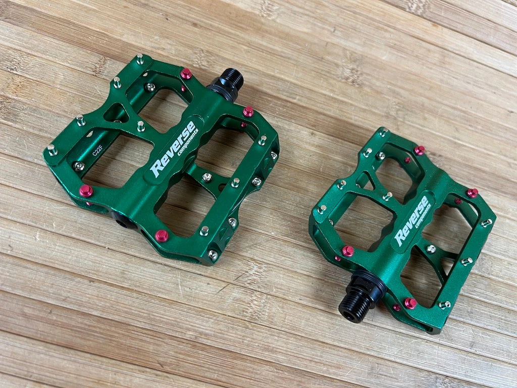 Reverse Components Escape Plattformpedale / Pedale Dunkelgrün 4 Reverse Components Escape Plattformpedale / Pedale Dunkelgrün – Bild 2