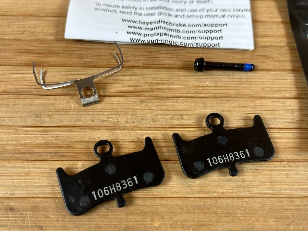 Hayes Dominion A4 Bremsbeläge / Bremsbelag Semi-metallisch 5 Hayes Dominion A4 Bremsbeläge / Bremsbelag Semi-metallisch – Bild 3