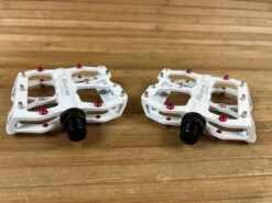 Reverse Components Escape Plattformpedale / Pedale Weiß -Reverse Verkäufe IMG 9997 7964d3fa c84d 479a 8ef4 4616a4bb7209